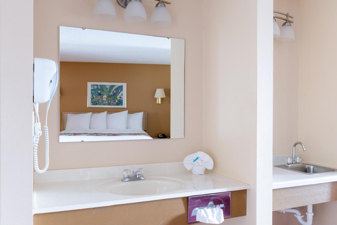 Aloha Beach Resort วิสคอนซินเดลส์ ภายนอก รูปภาพ